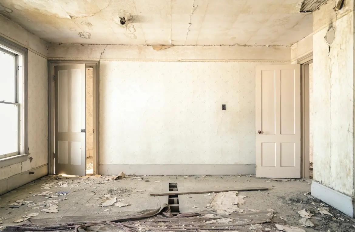 Waste disposal crew managing a cleanout project in Kenhorst